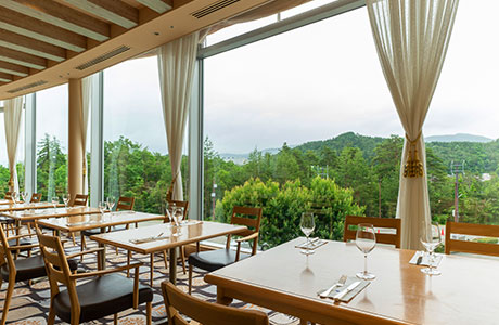 朝の北アルプスと共に朝食を